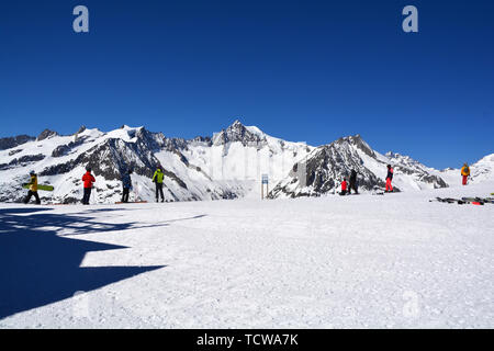 Blick auf das Aletschhorn vom Gipfel des Eggishorn im Winter. In den Berner Alpen, Schweiz Stockfoto