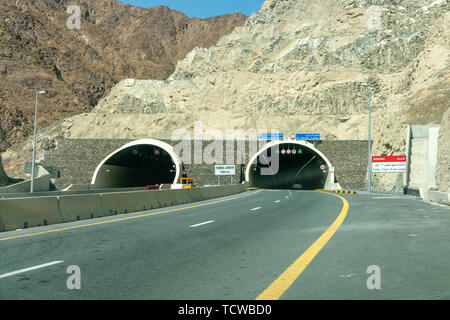 Juni 6, 2019 - Khor Fakkan: Blick auf Sharjah-Khor Fakkan Straßentunnel Stockfoto