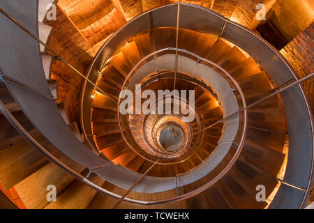 Glasgow/Schottland - Februar 15, 2019: Die geometrischen Muster der Wendeltreppe in der Lighthouse Tower Stockfoto