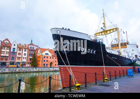 Danzig, Polen - Februar 06, 2019: Schiff-museum SOLDEK am Ufer der Mottlau Danzig, Polen Stockfoto