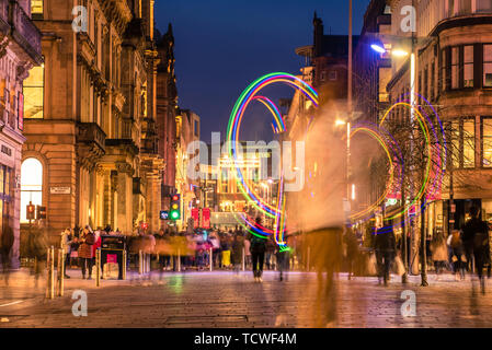 Glasgow/Schottland - Februar 15, 2019: Einkäufer, Pendler und Hausierer auf der Buchanan Street im Stadtzentrum Stockfoto