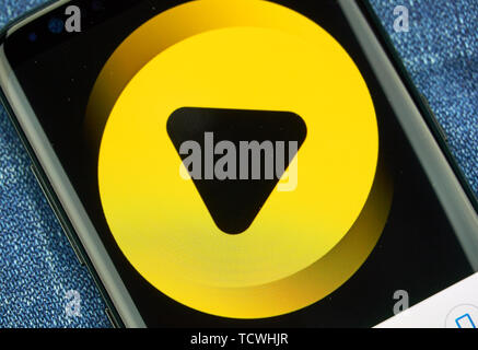 MONTREAL, KANADA - Dezember 23, 2018: Buzz video android app auf Samsung S8-Bildschirm. Stockfoto