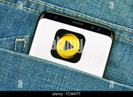 MONTREAL, KANADA - Dezember 23, 2018: Buzz video android app auf Samsung S8-Bildschirm. Stockfoto