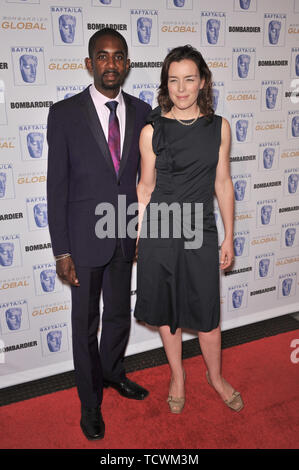 LOS ANGELES, Ca. November 06, 2008: Olivia Williams & Mann Rhashan Stein auf den BAFTA/LA Britannia Awards im Century Plaza Hotel, Century City. © 2008 Paul Smith/Featureflash Stockfoto