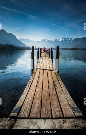 Bilder von einer Frau, die an verschiedenen Orten in Montreux See Stockfoto