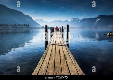 Bilder von einer Frau, die an verschiedenen Orten in Montreux See Stockfoto