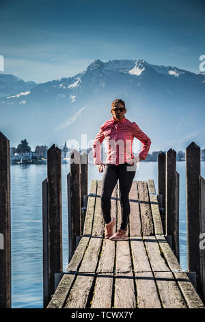 Bilder von einer Frau, die an verschiedenen Orten in Montreux See Stockfoto