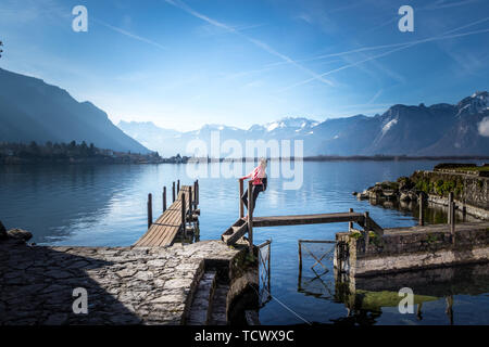 Bilder von einer Frau, die an verschiedenen Orten in Montreux See Stockfoto