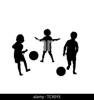 Vektor Silhouette von Kindern Fußball spielen, isoliert, gruppierte Objekte auf weißem Hintergrund Stock Vektor