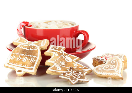 Tasse Kaffee mit Weihnachten Süße isoliert auf weißem Stockfoto