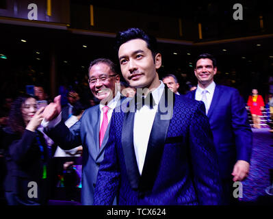 Shanghai, China - Jun 3, 2019. Berühmte chinesische Filmstar Huang Xiaoming kommend in die Partei auf das Spektrum der Meere Kreuzfahrtschiff. Stockfoto