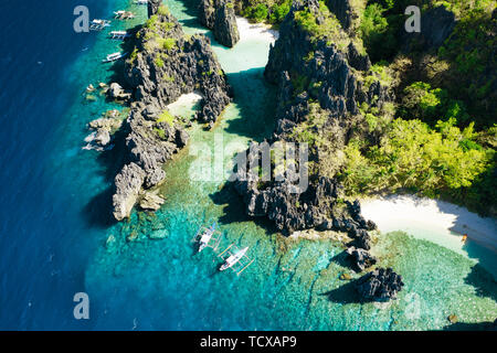 Luftaufnahme von versteckten Strand in El Nido, Palawan, Philippinen Stockfoto