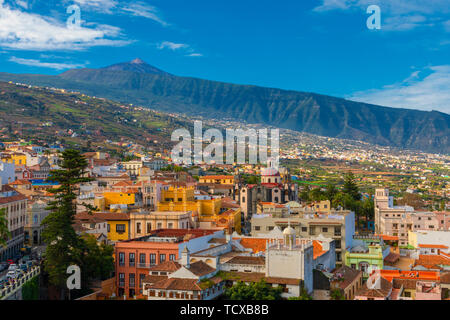 Blick über La Orotava zum Teide, Teneriffa, Kanarische Inseln, Spanien, Atlantik, Europa Stockfoto