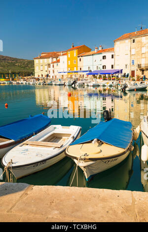 Fischerboote am Hafen, in der Altstadt von Cres, der Insel Cres, Kvarner Bucht, Kroatien, Europa Stockfoto