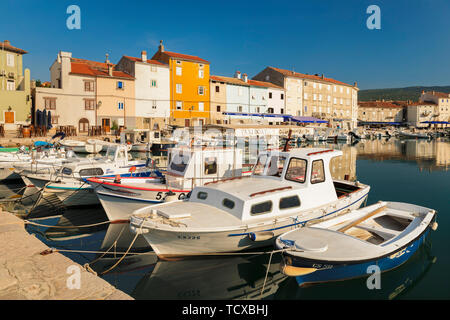 Fischerboote am Hafen, in der Altstadt von Cres, der Insel Cres, Kvarner Bucht, Kroatien, Europa Stockfoto