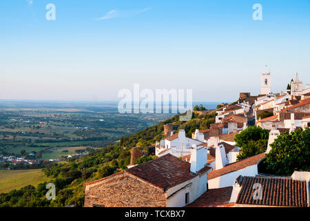 Monsaraz Dorf und Schloss, Alentejo, Portugal, Europa Stockfoto