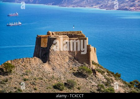 Blick über Oran mit der Santa Cruz schloss im Vordergrund, Oran, Algerien, Nordafrika, Afrika Stockfoto