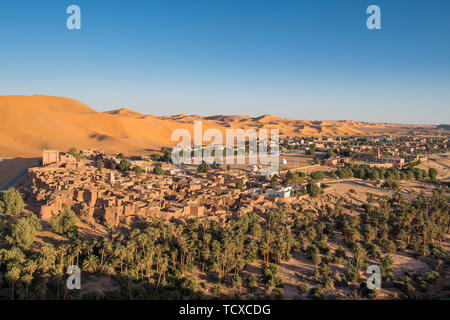 Blick über die Oase von Taghit, westlichen Algerien, Nordafrika, Afrika Stockfoto