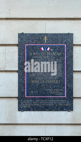 Wall Plaque in Carlton Gardens, Westminster, London, SW1, UK: General Charles de Gaulle und der Hauptsitz der Freien französischen Streitkräfte im Jahre 1940 Stockfoto
