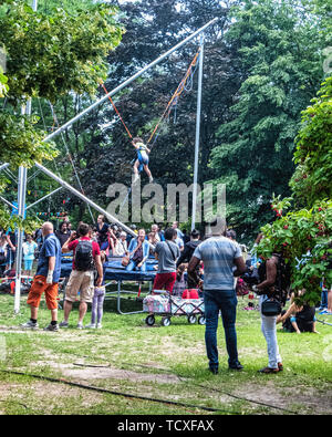 Berlin, Kreuzberg, blücherplatz. 7. -10. Juni 2019. Karneval der Kulturen Street Festival: jedes Jahr an Pfingsten, dass die multikulturelle Vielfalt der Stadt feiert mit musikalischen, kulturellen und Verkaufsstände Essen & Getränke aus aller Welt, Kredit: Eden Breitz/Alamy Stockfoto