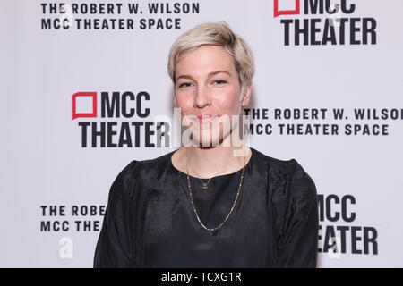 Öffnung Nacht des Blocks an der Robert W. Wilson MCC Theater Platz - Ankünfte. Mit: Rebecca Henderson Wo: New York, New York, United States Wenn: 10. Mai 2019 Credit: Joseph Marzullo/WENN.com Stockfoto