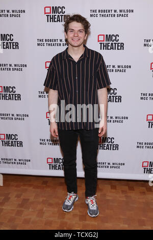 Öffnung Nacht des Blocks an der Robert W. Wilson MCC Theater Platz - Ankünfte. Mit: Colton Ryan Wo: New York, New York, United States Wenn: 10. Mai 2019 Credit: Joseph Marzullo/WENN.com Stockfoto