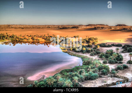 Sonnenuntergang Antenne Panoramablick auf Yoa See Gruppe von Ounianga Kebir Seen, Ennedi, Tschad Stockfoto