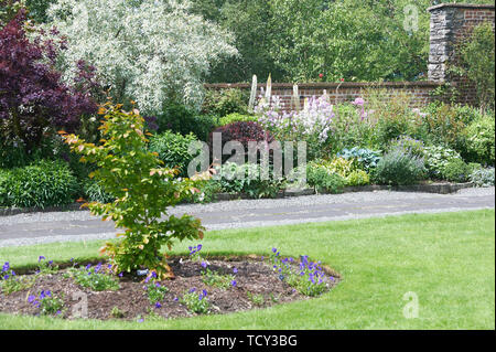 Holehird Gardens ist eine umfangreiche, 10 Hektar großen Gelände in der Nähe von Windermere, Cumbria, England. Es ist die Heimat der Lakeland Gartenbaugesellschaft Stockfoto