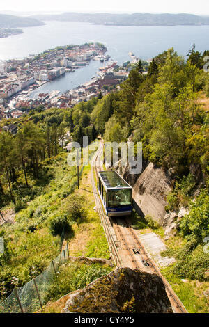 Die Standseilbahn auf Reisen Mount Floyen in Bergen, Norwegen Stockfoto