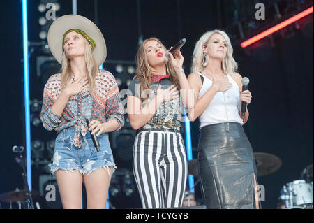 Juni 8, 2019 - Nashville, Tennessee, USA - Musiker RUNAWAY JUNI führt live bei Nissan Stadium als Teil der 2019 CMA Music Festival in der Innenstadt von Nashville. Copyright 2019 Jason Moore. (Bild: © Jason Moore/ZUMA Draht) Stockfoto