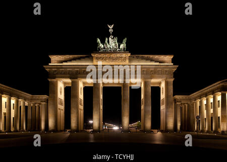 Brandenburger Tor bei Nacht in Berlin Deutschland Stockfoto