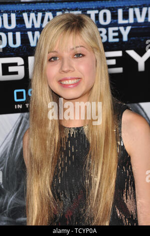 LOS ANGELES, Ca. September 16, 2008: Jennette McCurdy am Los Angeles Premiere von "Eagle Eye" am Grauman's Chinese Theater, Hollywood. © 2008 Paul Smith/Featureflash Stockfoto