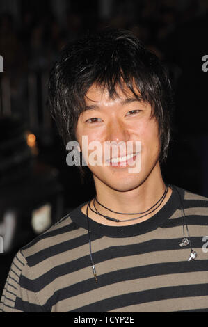 LOS ANGELES, Ca. September 16, 2008: Aaron Yoo am Los Angeles Premiere von "Eagle Eye" am Grauman's Chinese Theater, Hollywood. © 2008 Paul Smith/Featureflash Stockfoto