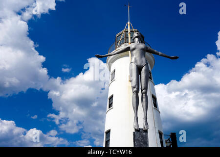 Blick auf den Leuchtturm und tauchen Belle an der South Bay scarbourough Yorkshire England Stockfoto