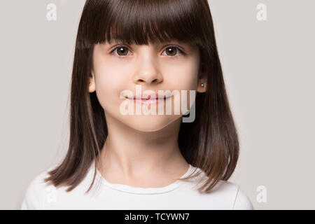 Schöne braune Augen braunhaarige Mädchen closeup Studio Portrait Stockfoto