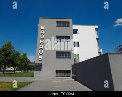 DESSAU, Deutschland - ca. Juni 2019: Das Bauhaus kunst schule ikonischen Gebäude von Architekt Walter Gropius 1925 entworfen Stockfoto