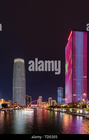 Jinwan Plaza Jiefang Brücke Jahrhundert Zhong Tianjin Station Stockfoto