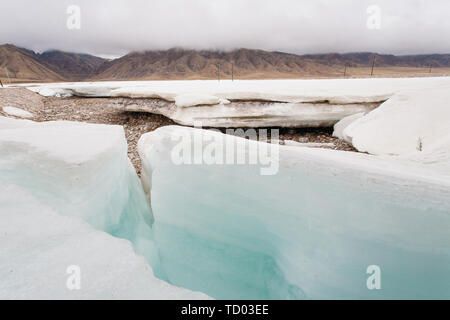 Im frühen Frühling, der Schnee auf der Bayinbrook Prairie ist langsam schmelzen. Stockfoto