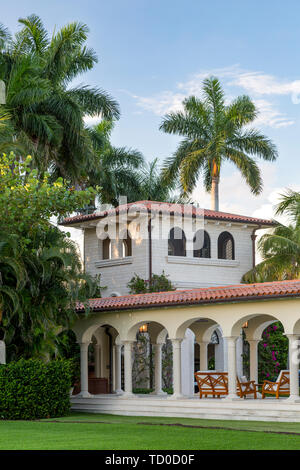 Veranda, Watch Tower und Wohnraum im Freien auf Luxus Home, Naples, Florida, USA Stockfoto