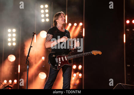 NASHVILLE, TENNESSEE - Juni 09: Keith Urban führt auf der Bühne für Tag 4 der 2019 CMA Music Festival am 09 Juni, 2019 in Nashville, Tennessee. Foto: Andrew Wendowski für imageSPACE/MediaPunch Stockfoto