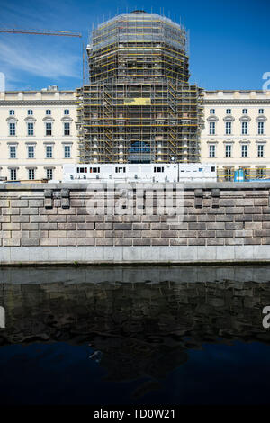 Berlin, Deutschland. 07 Juni, 2019. Das Berliner Schloss ist teilweise eingerüstet. Credit: Lisa Ducret/dpa/Alamy leben Nachrichten Stockfoto