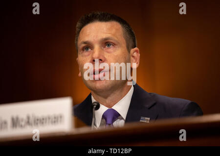 Washington DC, USA. 11 Juni, 2019. Amtierende Sekretär der Vereinigten Staaten Ministerium für Heimatschutz Kevin McAleenan bezeugt vor dem US-Senat Schiedsausschuss auf dem Capitol Hill in Washington, DC, USA am 11. Juni 2019. Credit: MediaPunch Inc/Alamy leben Nachrichten Stockfoto