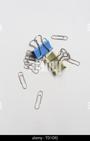 Büromöbel und Bürobedarf Stockfoto