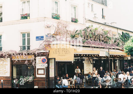 Bistro in Montmartre Stockfoto