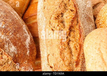 Backwaren wie Hintergrund, Nahaufnahme. Frisch gebackenes Brot Stockfoto
