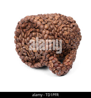 Eine Tasse Kaffee aus Kaffeebohnen auf weißem Hintergrund schließen isoliert, Stockfoto