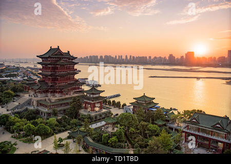 Teng Wang Pavillon in der untergehenden Sonne Stockfoto