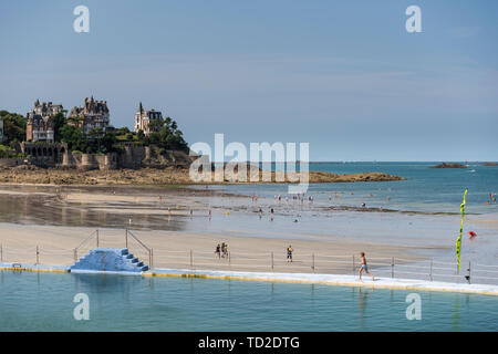 Meerwasser Pool am Strand Plage de L'Ecluse, Dinard, Bretagne, Frankreich Stockfoto