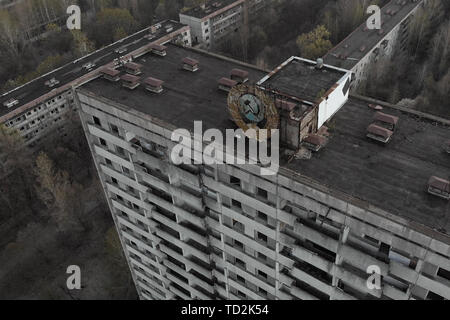 Sowjetische Wappen auf einem Gebäude in Pripyat Stockfoto