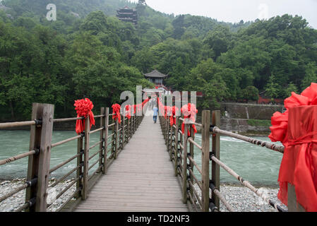 Dujiangyan ist eine alte Bewässerungsanlage in Dujiangyan Stadt, Sichuan, China. Ursprünglich um 256 v. Chr. durch die Qin konstruiert als irrigati Stockfoto